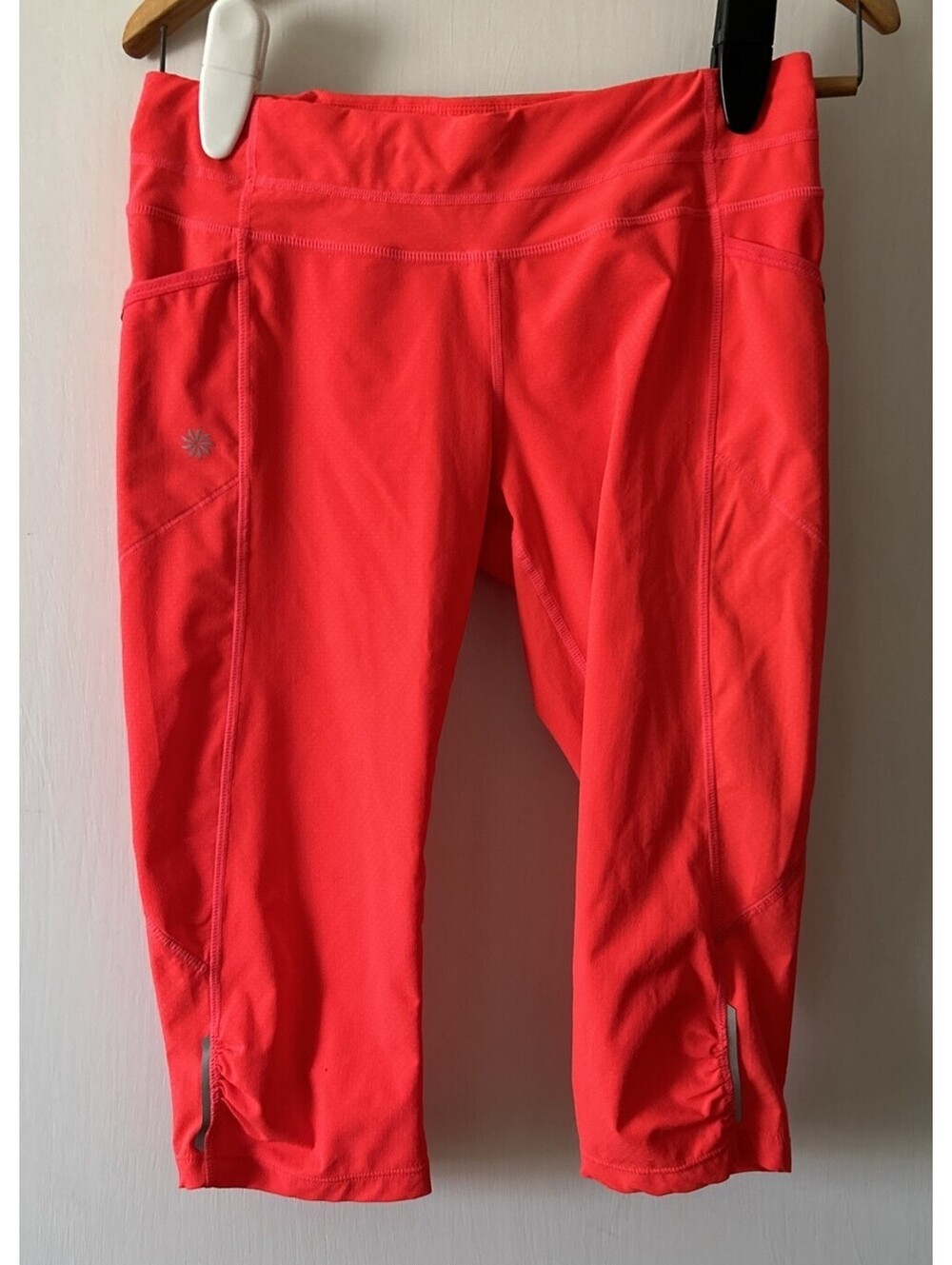 Athleta Womens Crop Leggins W/Pockets Size Medium Neon Coral